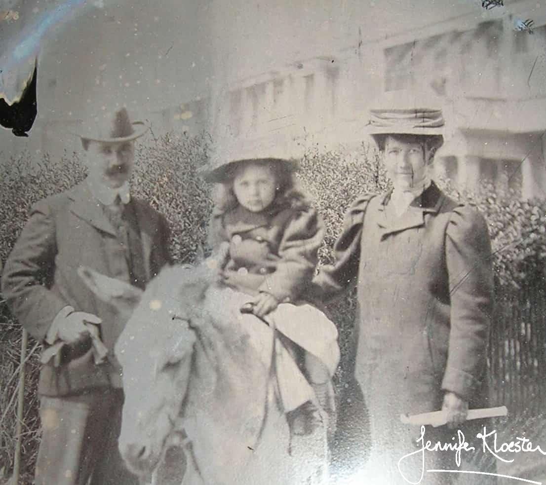 georgette with her parents at worthing ca. 1907